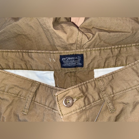 Men’s Levi’s khaki shorts - Picture 3 of 3